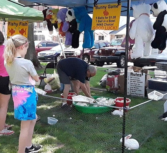 Scenes from the 2019 Smoke on the Square, held May 17-18 on the Hope Town Square, benefiting the Community Center of Hope. HSJ Online photo.