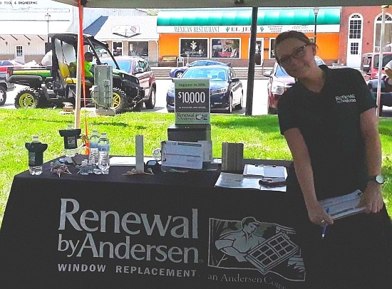 Scenes from the 2019 Smoke on the Square, held May 17-18 on the Hope Town Square, benefiting the Community Center of Hope. HSJ Online photo.