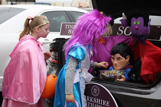Scenes from the 2019 Goodies, Goblins and Ghost Stories on the Hope Town Square held on Friday, Oct. 25th. Photos by Trinity Whitted.