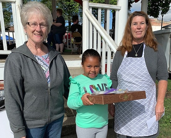 PIES -from (L to R) 3rd - Martha Mayes, 1st - Debbie Sims (great-granddaughter collecting prize), 2nd - Tracy Warriner. Hope Heritage Days 2021.