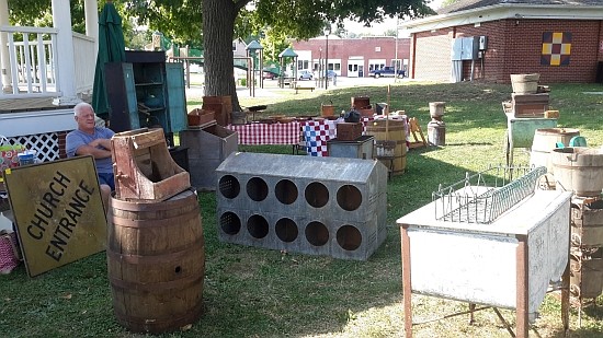 Scenes from the 2017 Arts & Antiques Fair, held on the Hope Town Square. HSJ Online photo.