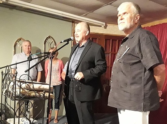 HSJ Online hosted its first fundraiser on Sept. 7th at WiLLow LeaVes of Hope on the Hope Town Square. Once a Soldier featured Julian Smith and Bud Herron portraying Civil War veterans. It was also announced that Herron had been chosen as grand marshal of the 2018 Hope Heritage Days parade.