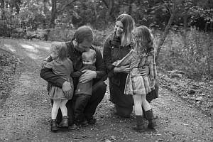 Jessica Seelye with husband, Chris, and their children (left to right) Gwendolyn, Harley and Nariah.