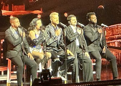 Pentatonix performs at Gainbridge Fieldhouse in Indianapolis, Ind., November 2025. Photo Credit: Pamela Anderson.